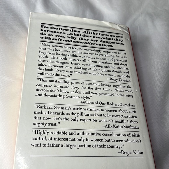 WOMEN AND THE CRISIS IN SEX HORMONES BY BARBARA & GIDEON SEAMAN BARD OVER BOOK - Picture 4 of 17